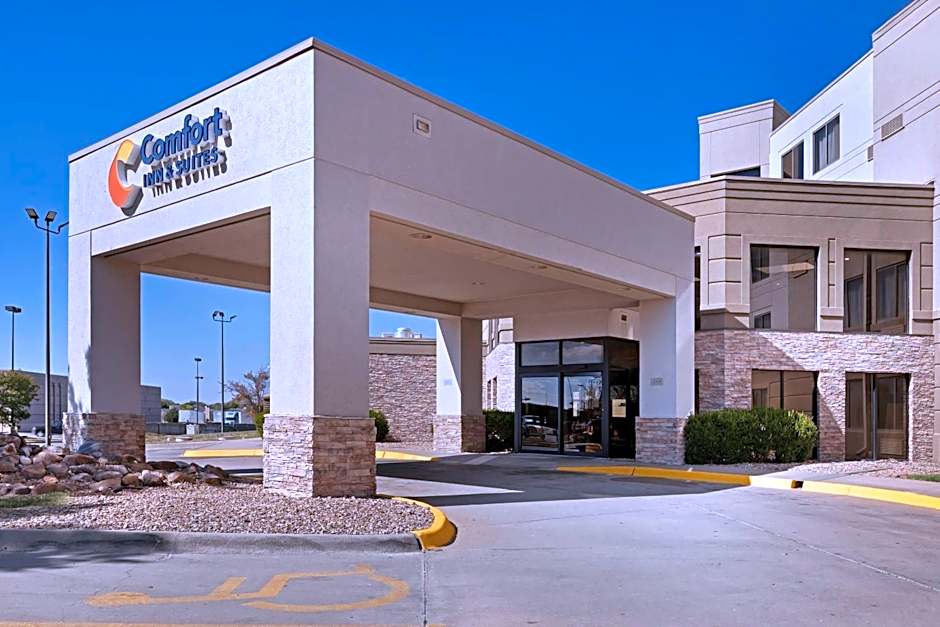 Comfort Inn & Suites Wichita Northeast