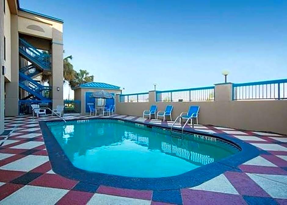 Quality Inn & Suites Ft. Jackson Maingate