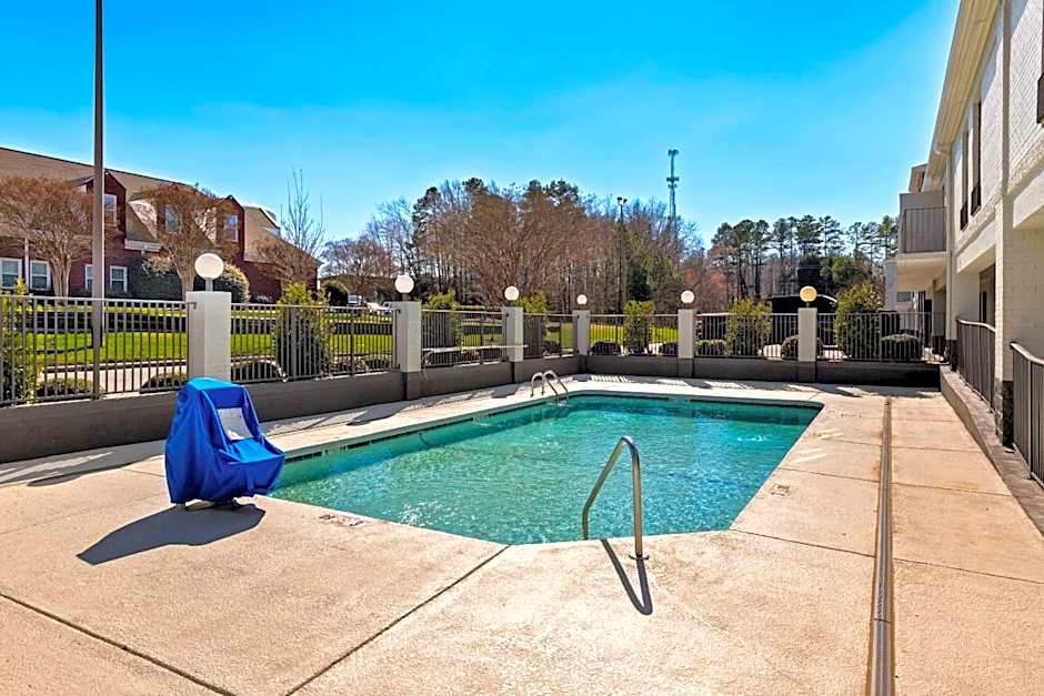 Quality Inn & Suites Matthews