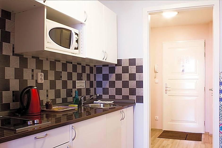 Royal Court Legerova