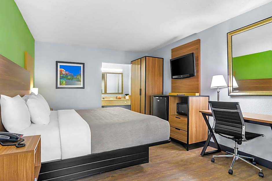 Quality Inn & Suites Greenville - Haywood Mall
