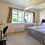 The Torland - Paignton Seafront - free parking, all rooms en-suite