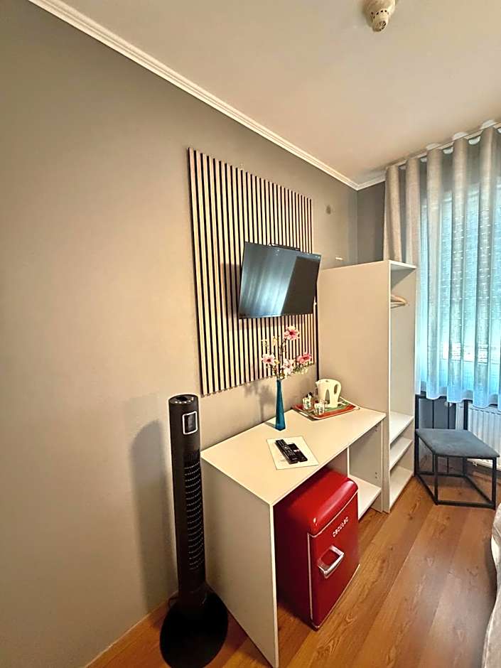 Yasha Hotel