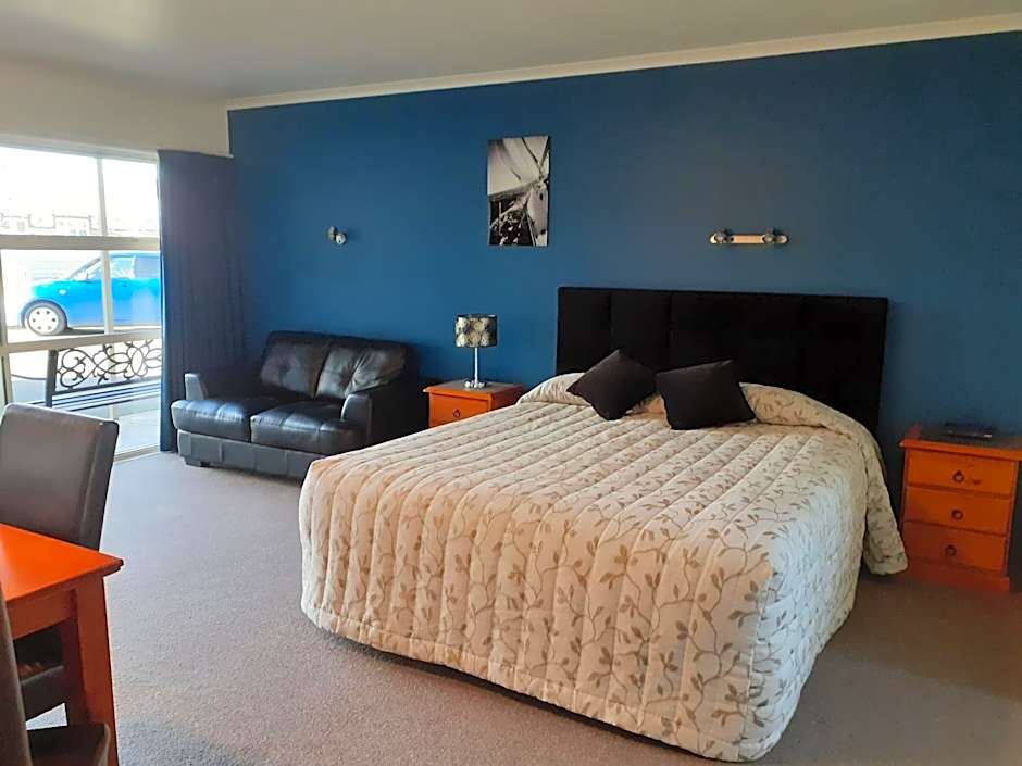 AAA Thames Court Motel