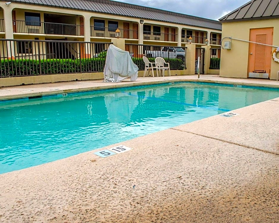 Quality Inn Mobile West Tillmans Corner Mobile AL