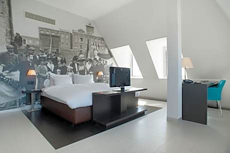 Junior Founder Suite