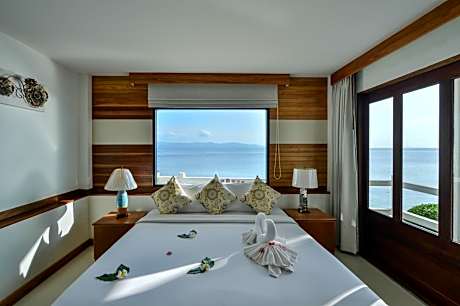 Super Deluxe Beachfront Room
