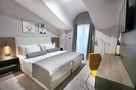 Standard Double Room with Balcony and Sea View