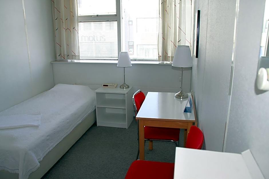 101 Guesthouse Hotel