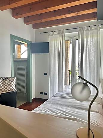 Classic Single Room with Balcony