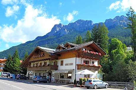 Triple Room with Mountain View