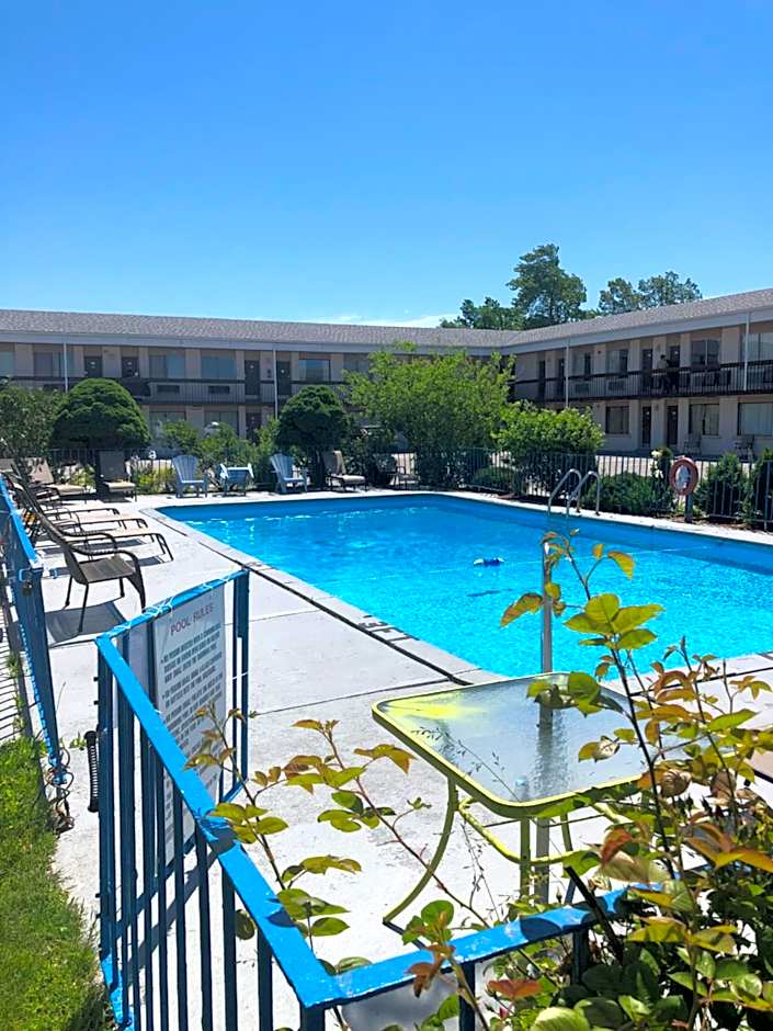 Niagara Lodge & Suites