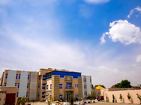 Sarina Suites and Apartments