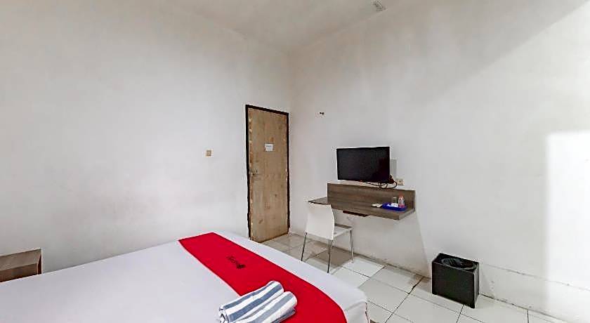 RedDoorz near Taman Kota Lapang Merdeka Sukabumi