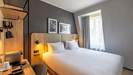 Superior Room - 1 King Bed