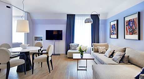 Apartment with One King Bed