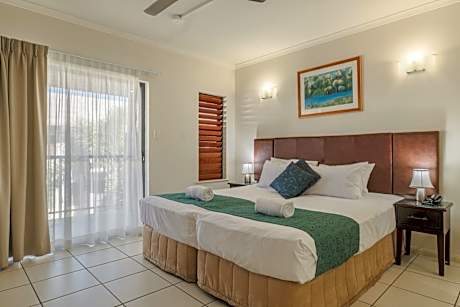 Studio Apartment with Pool View