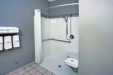 Queen Room with Two Queen Beds - Mobility Access/Non-Smoking