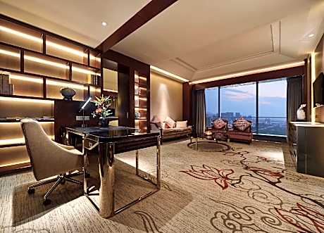 Deluxe Park View Suite