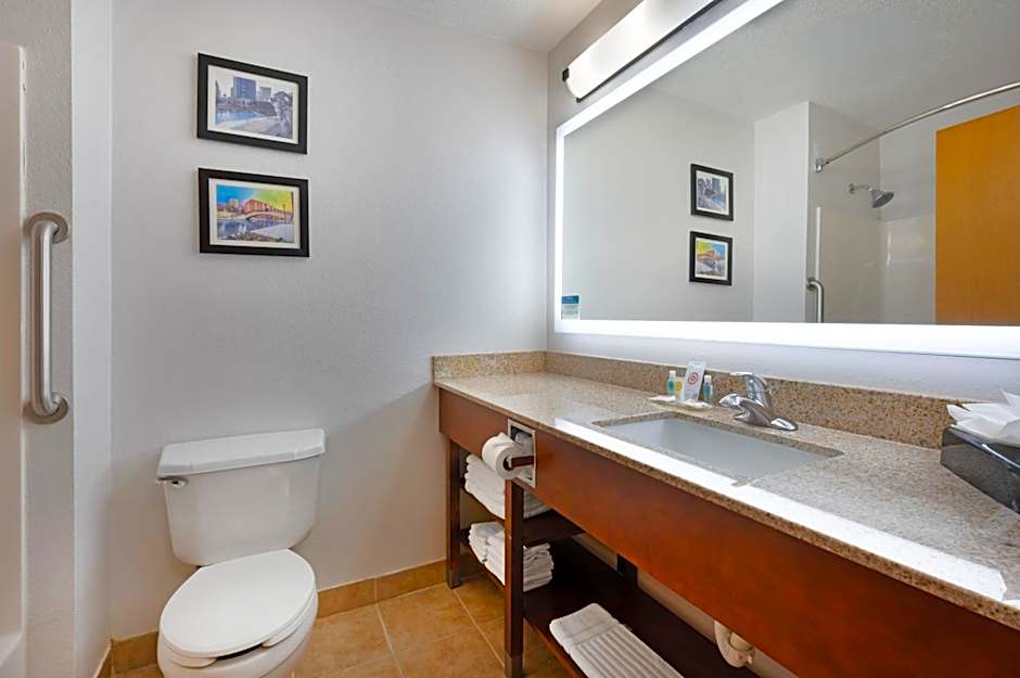 Comfort Inn & Suites North Greenfield