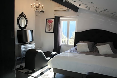 LA PARENTHESE AMOUREUSE