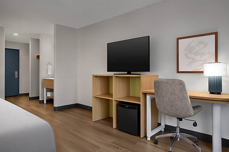 Spark by Hilton Lakewood Denver Southwest