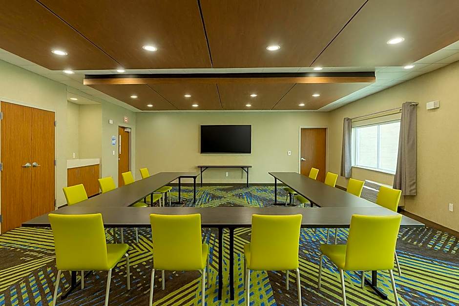 Holiday Inn Express & Suites Lindale – Tyler