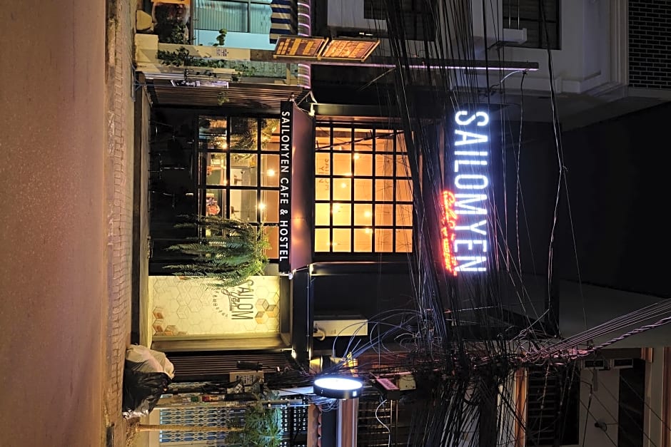 Sailomyen Cafe & Hostel