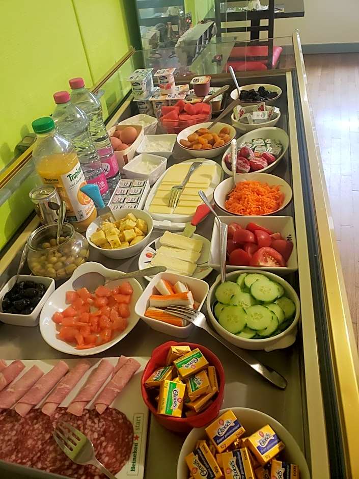 ENZO HOTELS CONTREXEVILLE by Kyriad Direct