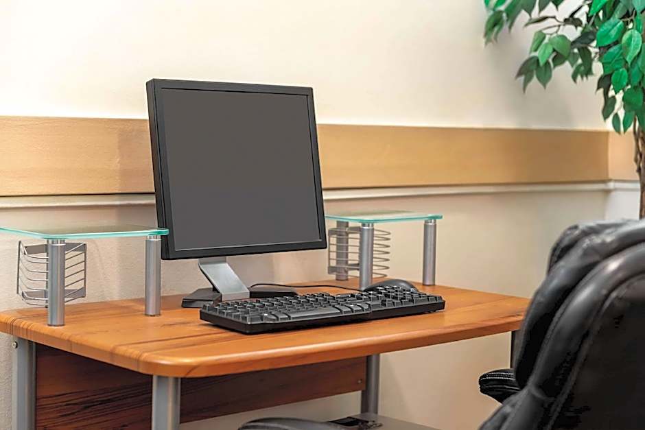 Travelodge by Wyndham Calgary South