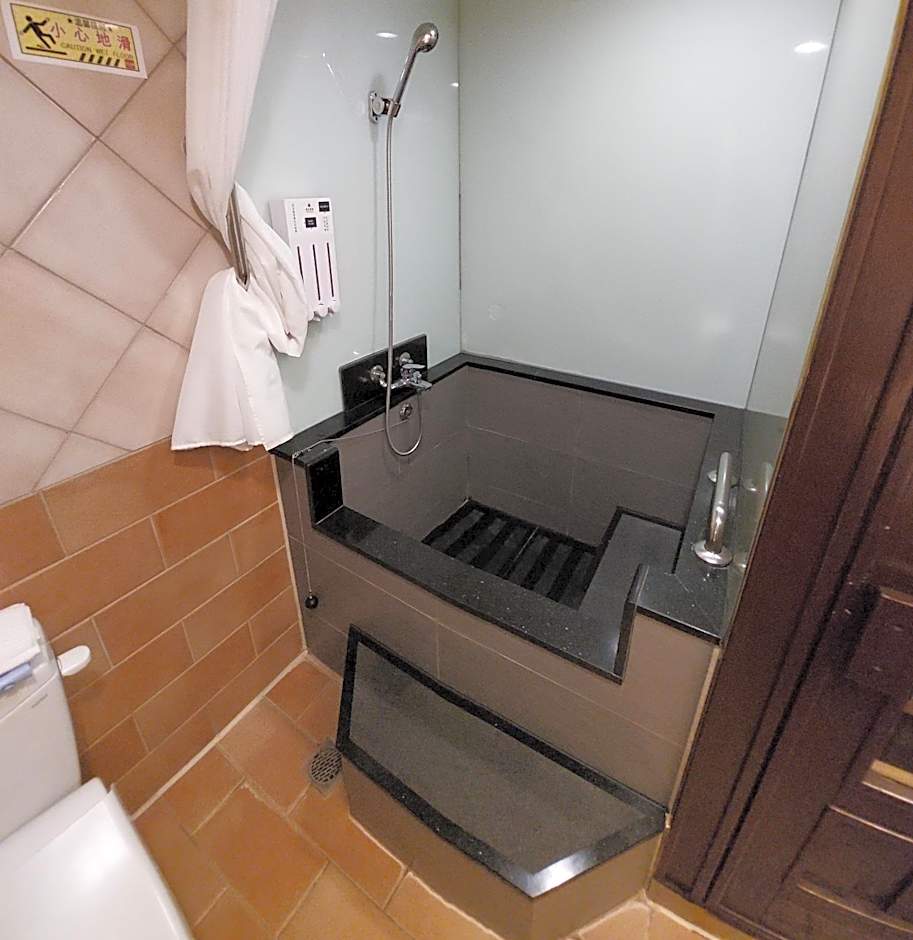 Yomi Hotel - ShuangLian MRT