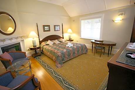 Standard King Room with Shared Bathroom