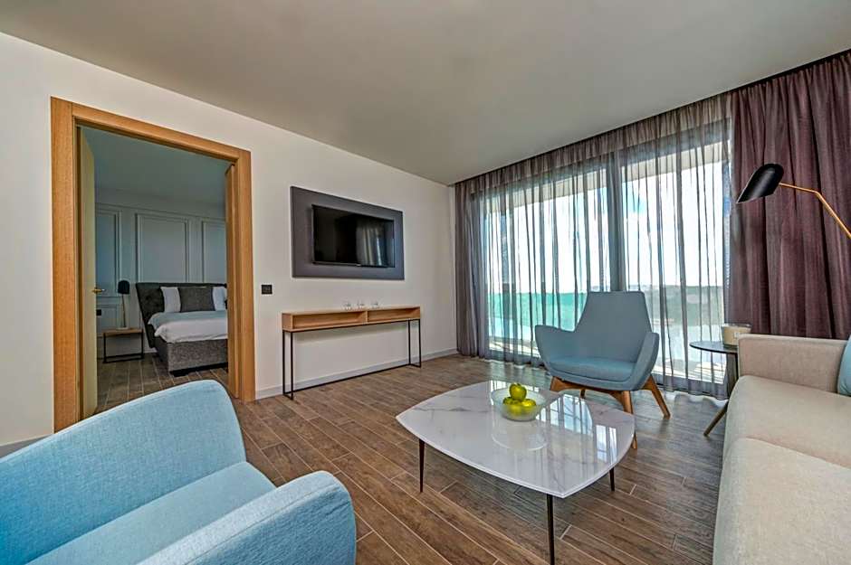 Land's End, Boutique Hotel