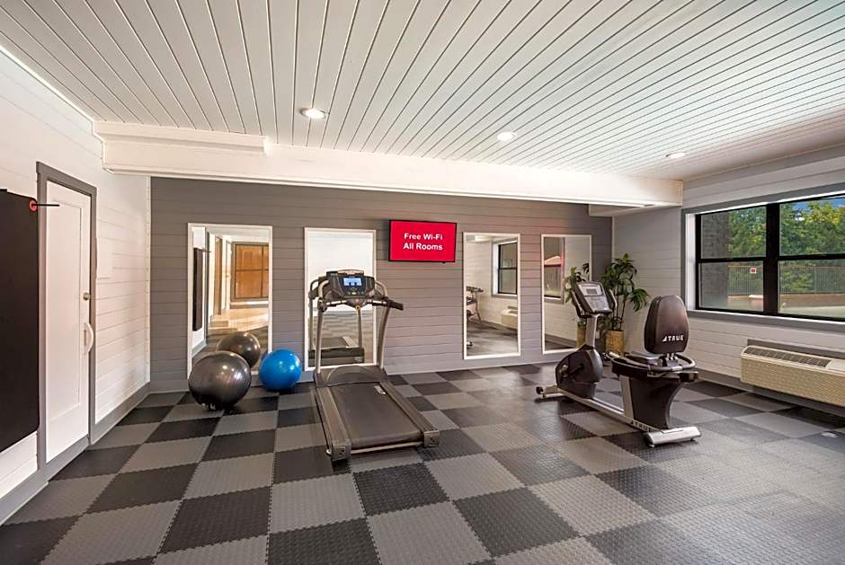 Red Roof Inn & Suites Lexington - Hamburg
