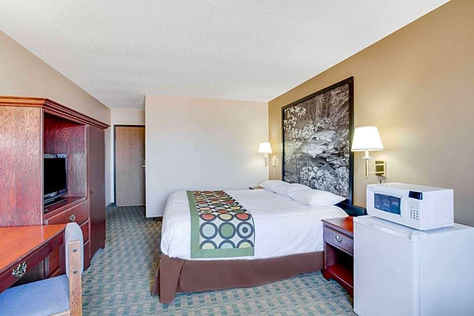 Super 8 by Wyndham Mitchell