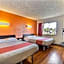 Motel 6-Oakland, CA - Embarcadero