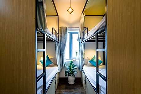 Single Bed in Mixed Dormitory Room