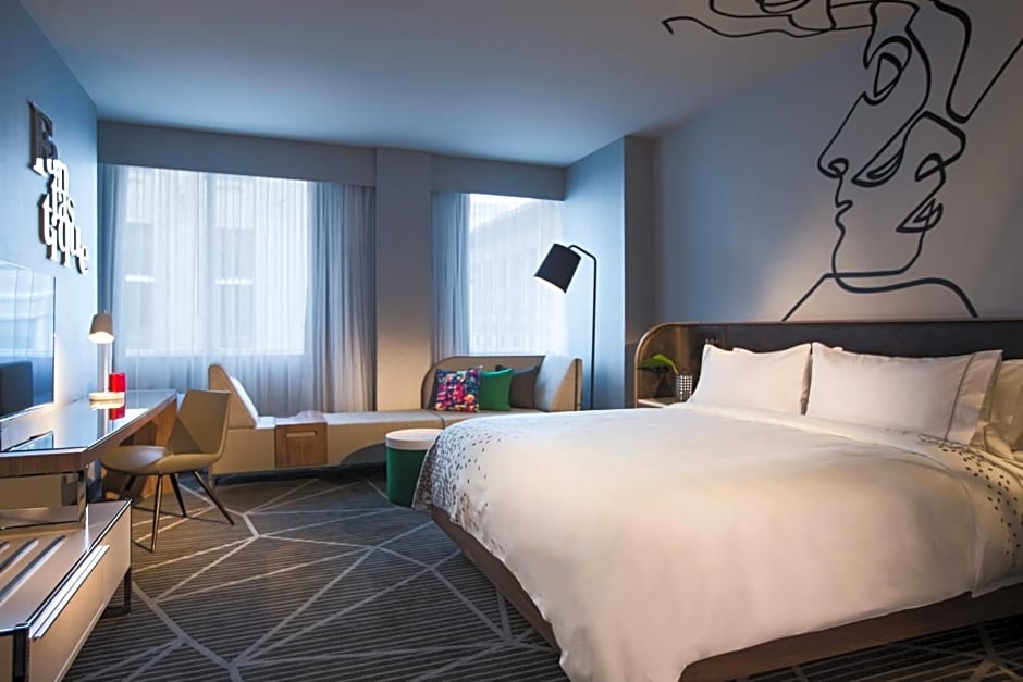 Renaissance by Marriott Montreal Downtown Hotel