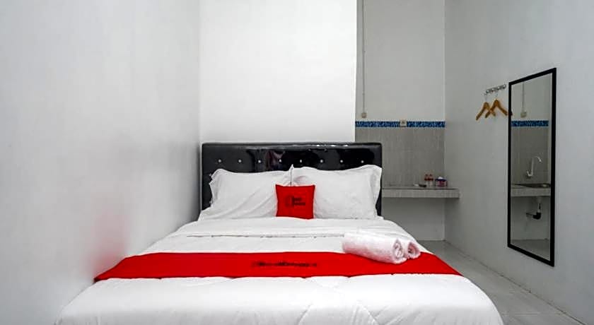 RedDoorz near Universitas Semarang 2