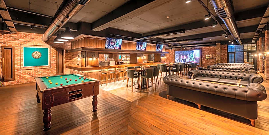 Novel Centre Point Hotel