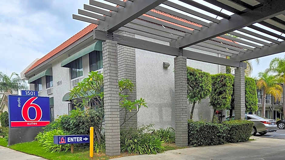 Studio 6 Suites Santa Ana, CA