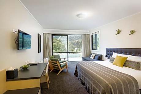 Deluxe Double Room with Mountain View
