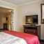 Clarion Inn & Suites At The Outlets Of Lake George