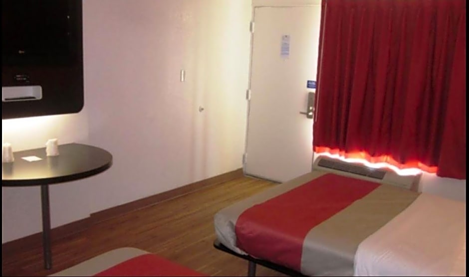 Super 8 by Wyndham Fort Smith