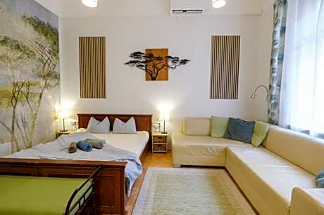 Acacia Private Rooms & Studios