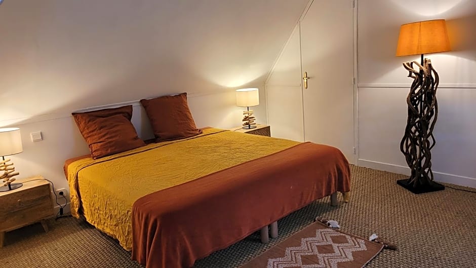 Le Manoir des Pélies Gîte et Chambres d'hôtes de charme à 7kms de Conques Spa, Piscine, Rivière, Thermes de Cransac