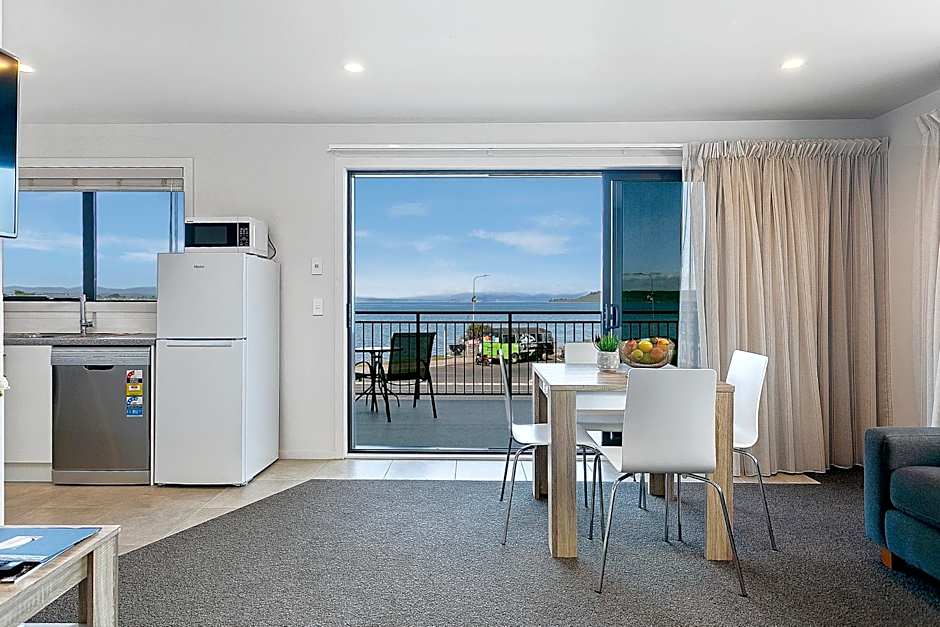 Acacia Lake View Motel