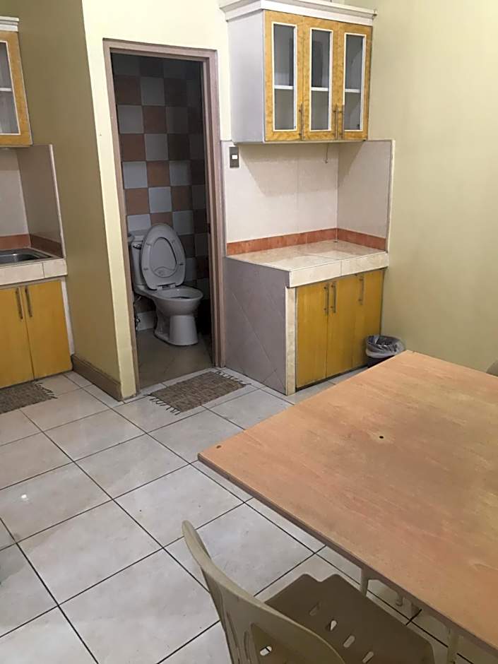 ASHBURN'S TRANSIENT BAGUIO - 3rd to 5th floor BASIC SLEEP and GO Accommodation, WITH PARKING, NO ELEVATOR