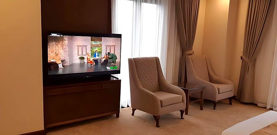 Duc Huy Grand Hotel and Spa