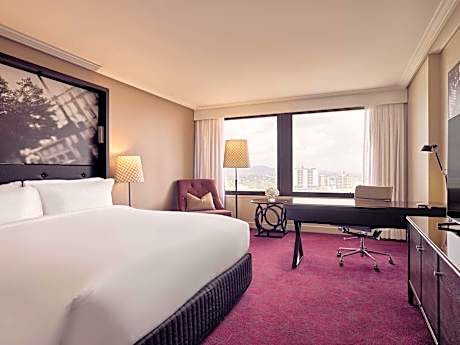 LUXURY CITY ROOM King Bed, High Floor, City View